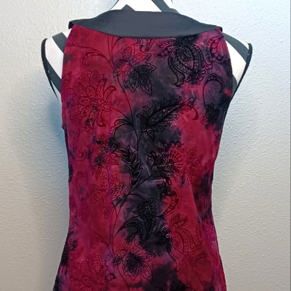 Dress Barn Women's Velvet Burnout Red Black Whimsigoth Floral Sleeveless Blouse - Picture 6 of 11